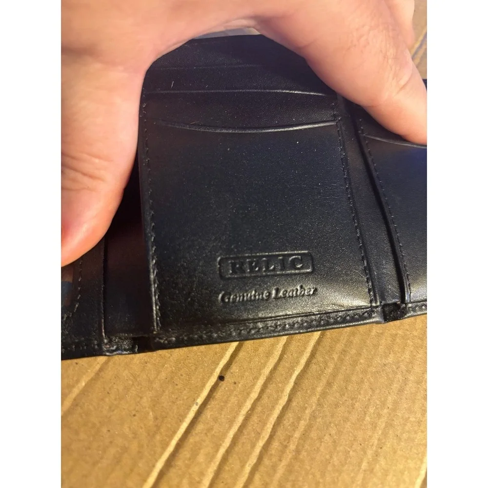 VINTAGE~RELIC~Men's Bifold Black Leather Wallet Cards/ Bills /Slide/Logo NWT